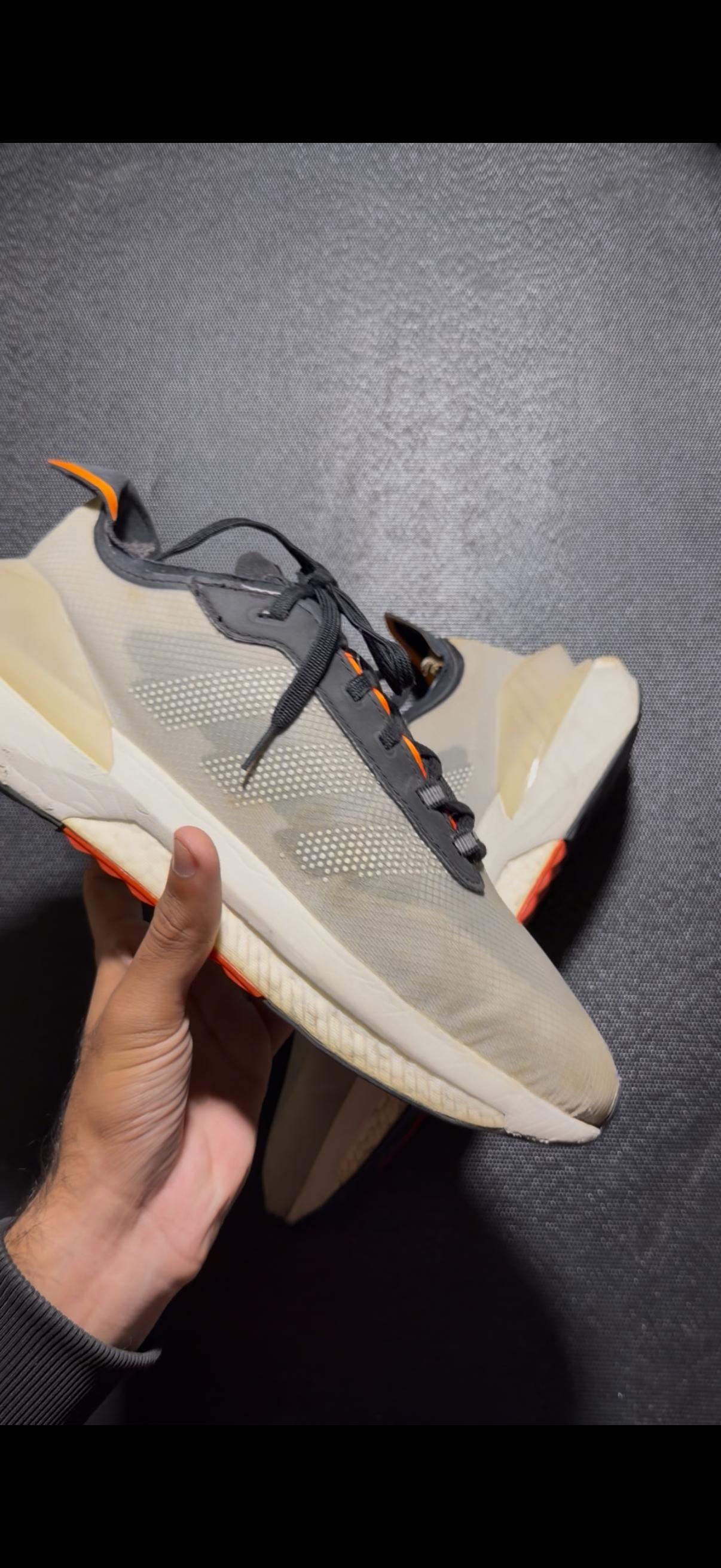 ADIDAS AVRYN RUNNING SHOE (PREMIUM EUR 43 1/3)