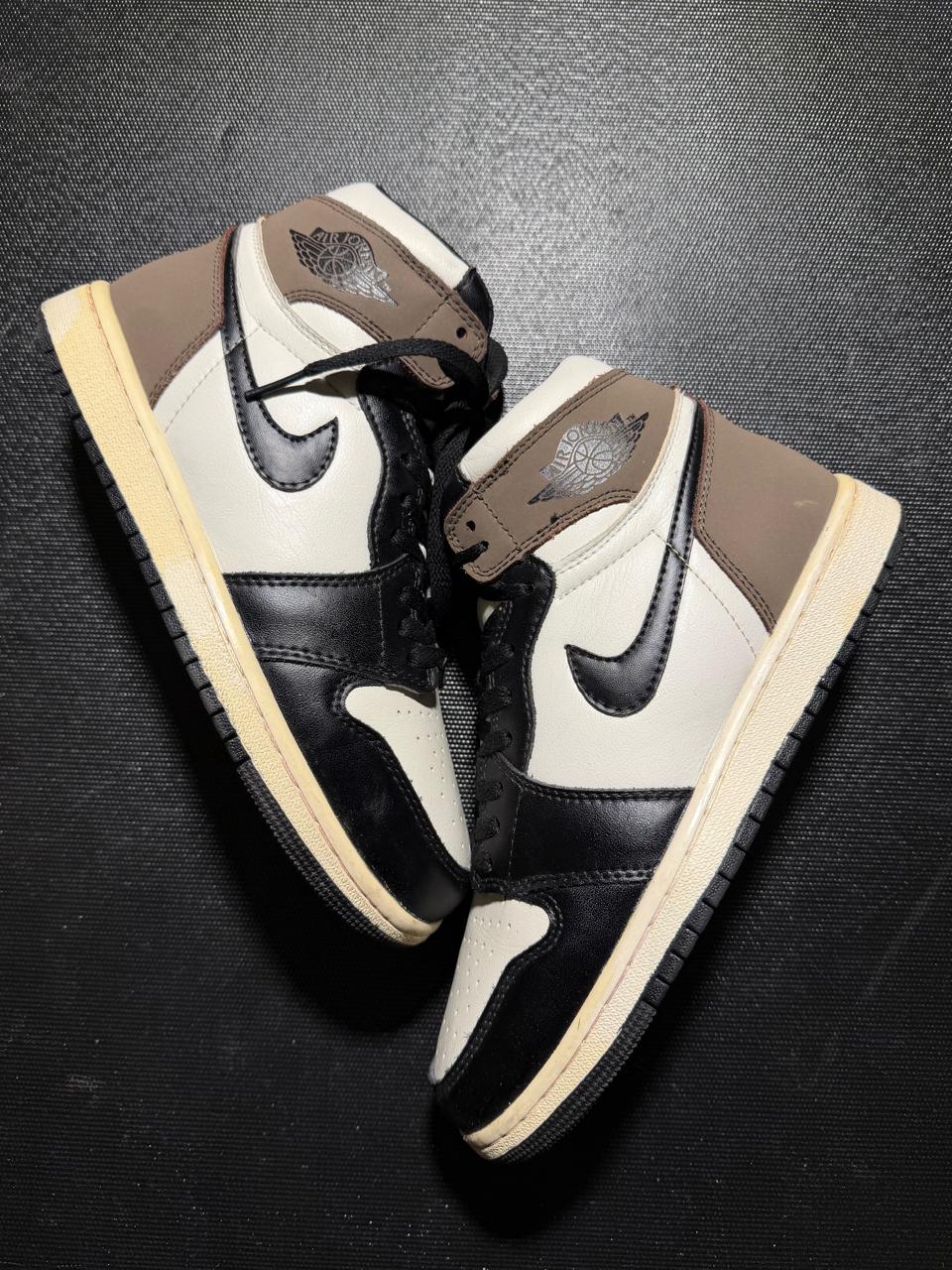 Nike Air Jordan 1 Retro High OG "Dark Mocha" Sneakers(Premium EUR 41)