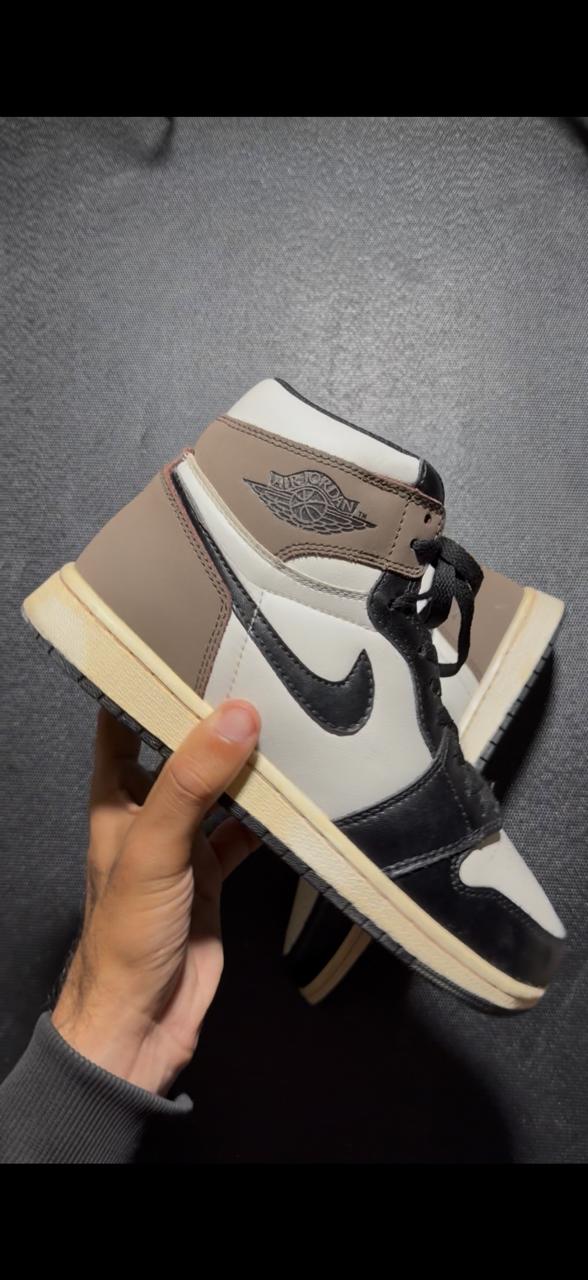 Nike Air Jordan 1 Retro High OG "Dark Mocha" Sneakers(Premium EUR 41)