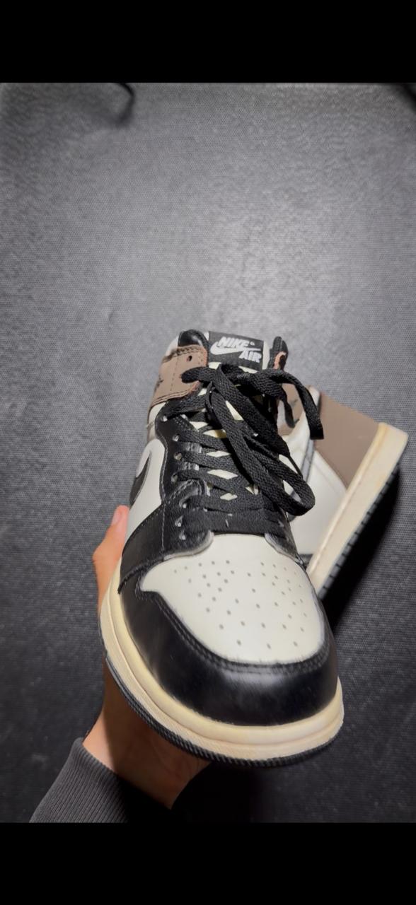 Nike Air Jordan 1 Retro High OG "Dark Mocha" Sneakers(Premium EUR 41)